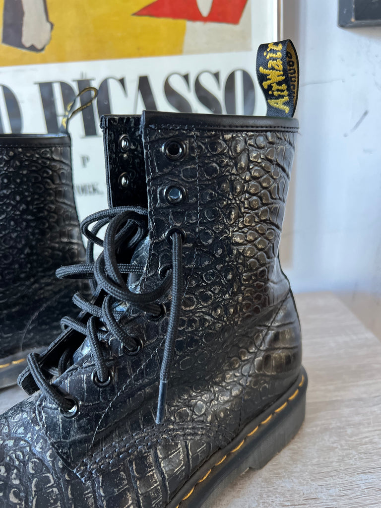 Ladies size 9 outlet doc martens