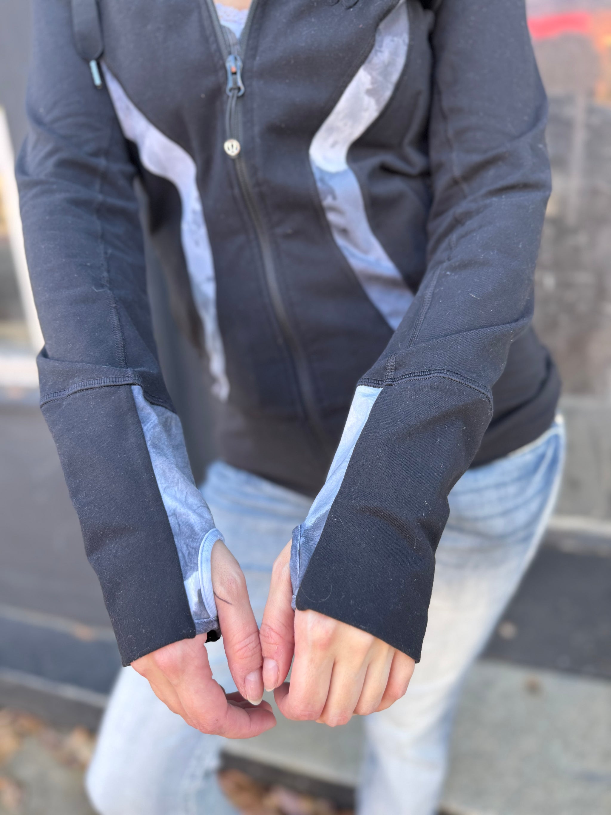 lululemon ジップ付きベロア L~LLサイズ 即完売 アウター ラメ入り lululemon ジップ付きベロア L~LLサイズ 即完売 アウター ラメ