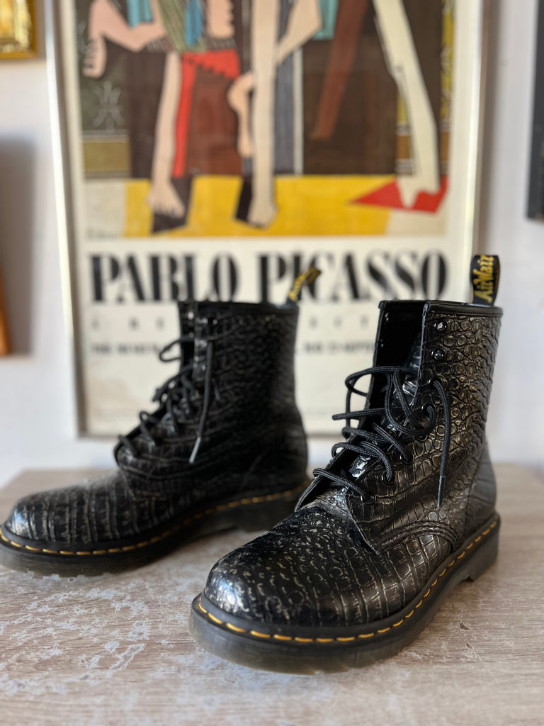 Dr martens 1460 pascal embossed top black leather flat ankle boots